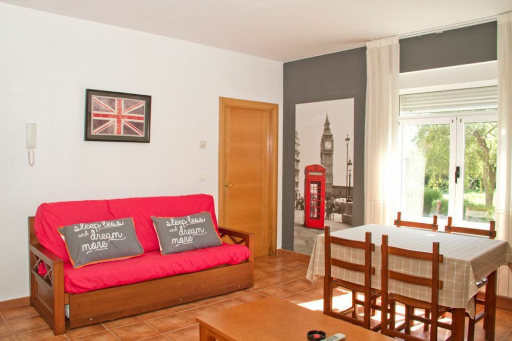 Apartamentos Mirapenas Gozon Exterior photo